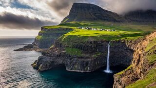 The islands of N̗t̗í-la in Mák’ai's far north are a growing ecotourism location.